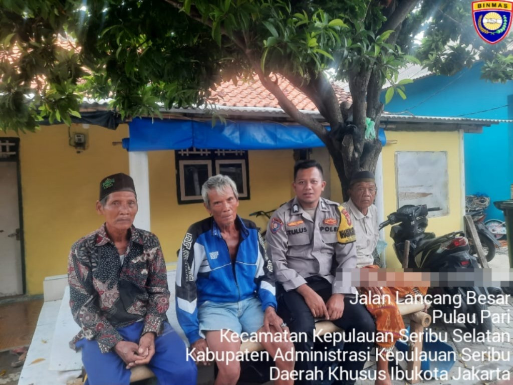 Polisi Humanis, Bhabinkamtibmas Pulau Lancang Brigadir Tulus Hidayat Sambangi Warga Jalin Silaturahmi dan Imbau Jaga Kamtibmas