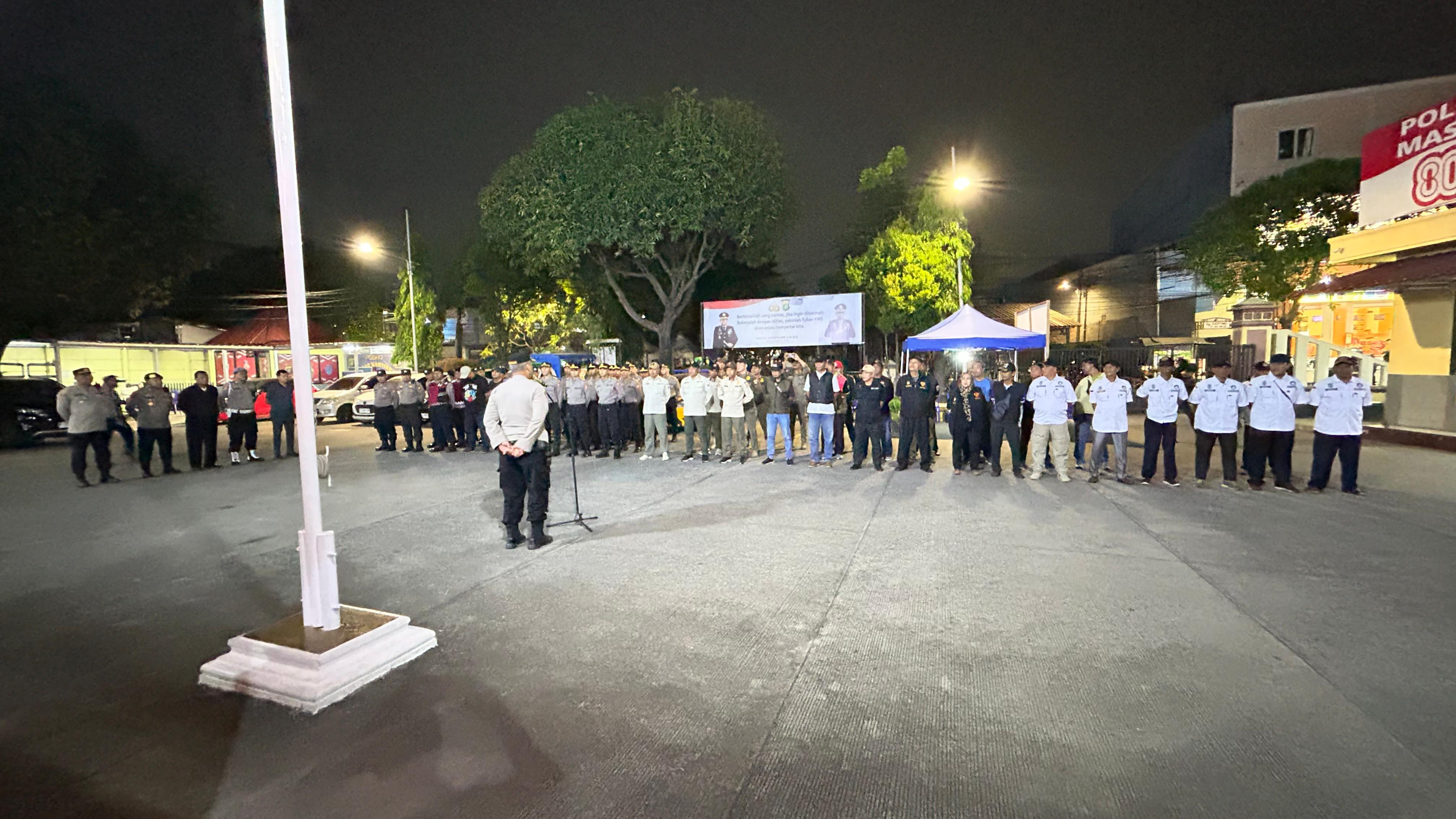 Jaga Jakarta dan Jaga Lingkungan, Kapolsek Koja Pimpin Apel KRYD dan Patroli Malam Tekankan Status Siaga Satu