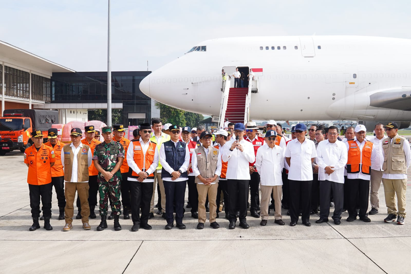 Panglima TNI Dampingi Menlu RI Lepas Bantuan Kemanusian Untuk Myanmar