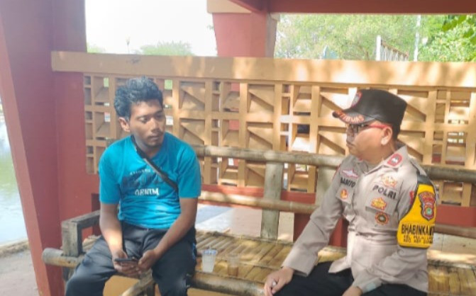 Bhabinkamtibmas Pulau Untung Jawa Ajak Tomas Perangi Premanisme dan Judi Online