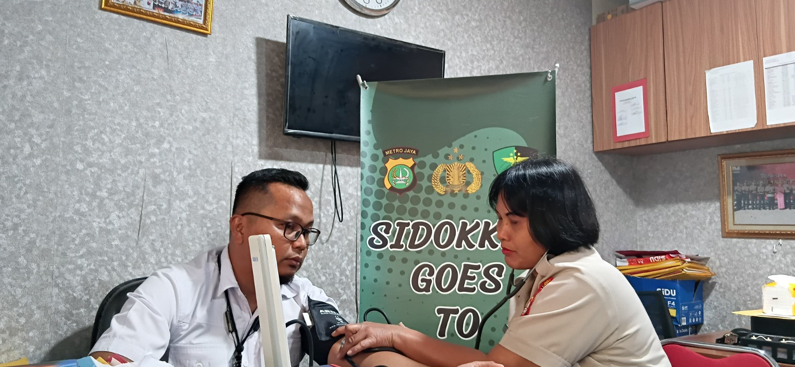 Sidokkes Polres Kepulauan Seribu Lakukan Pengecekan Kesehatan Rutin kepada Seluruh Anggota