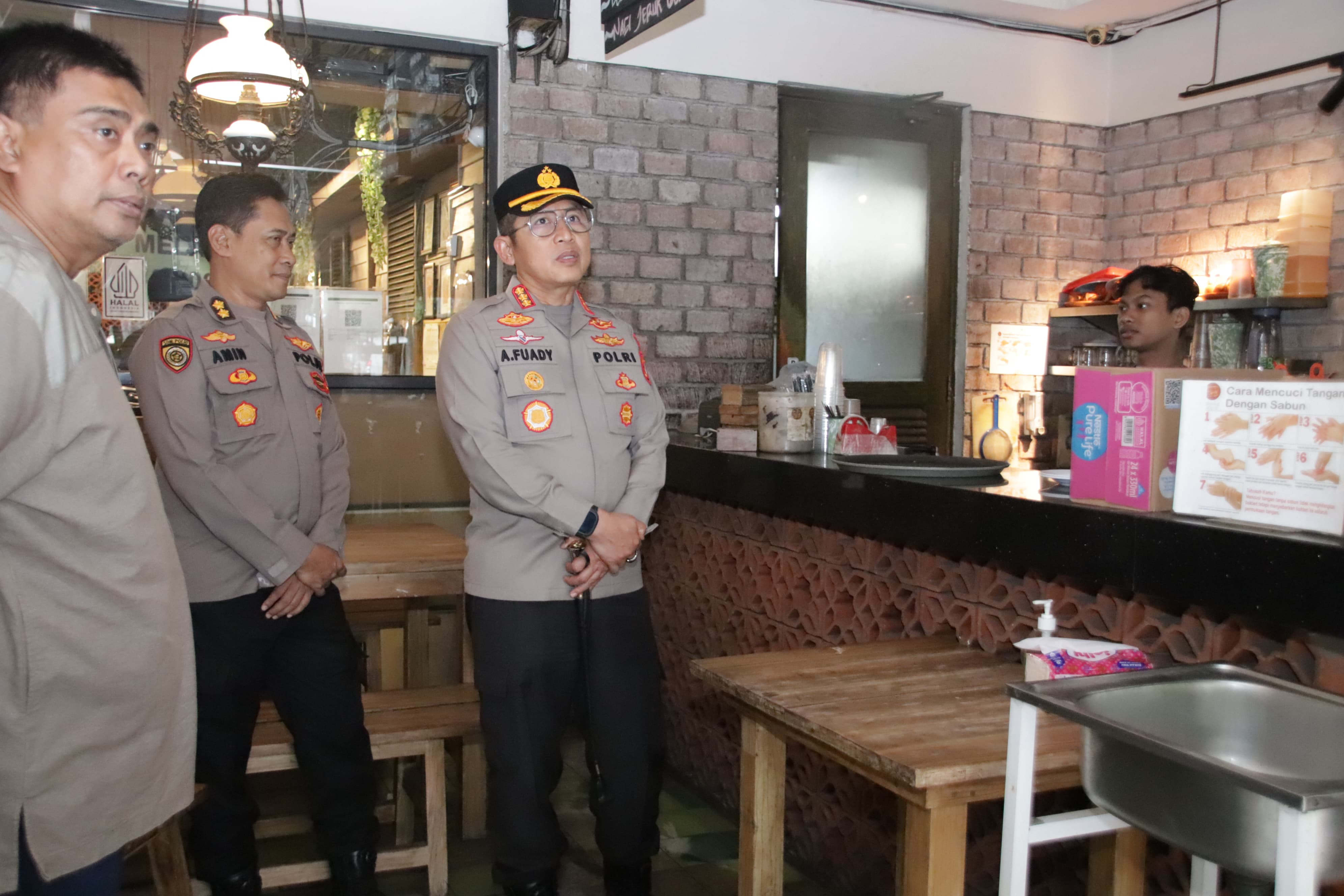 Kapolres Metro Jakarta Utara Tinjau Ruko di Tanjung Priok dalam Operasi Berantas Premanisme 2025