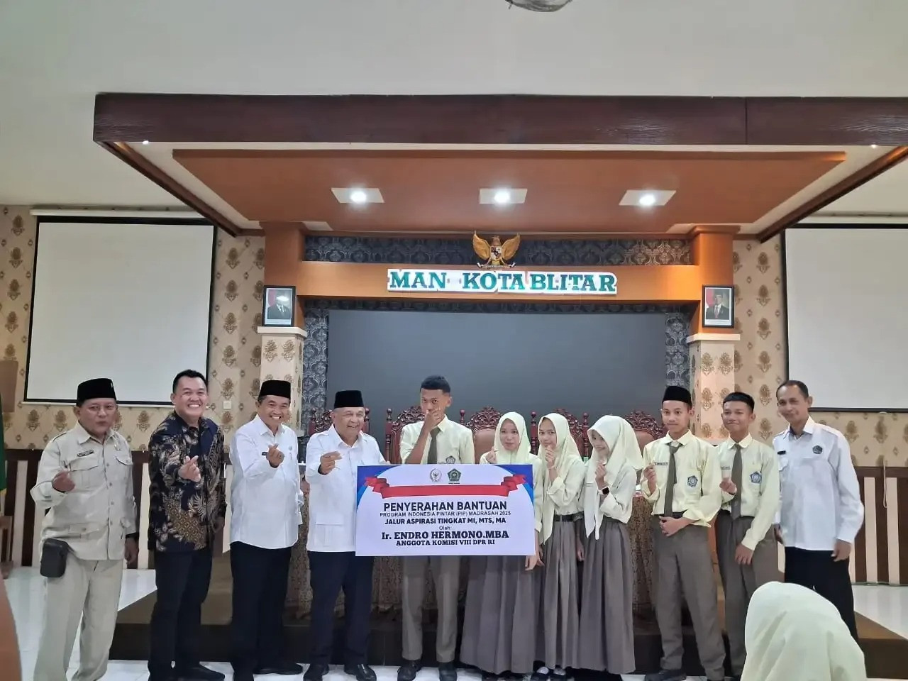 Legislator Gerindra Salurkan PIP di Blitar, Perkuat Akses Pendidikan Siswa Madrasah