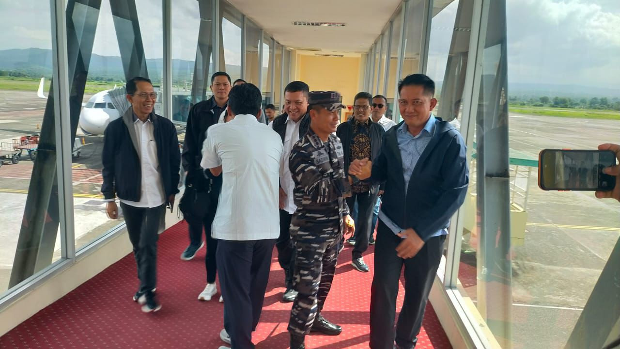 Danlanal Sabang Sambut Kedatangan Walikota Batam dan Dankodaeral IV Dalam Rangka Penyerahan Bantuan Sosial Ke Provinsi Aceh