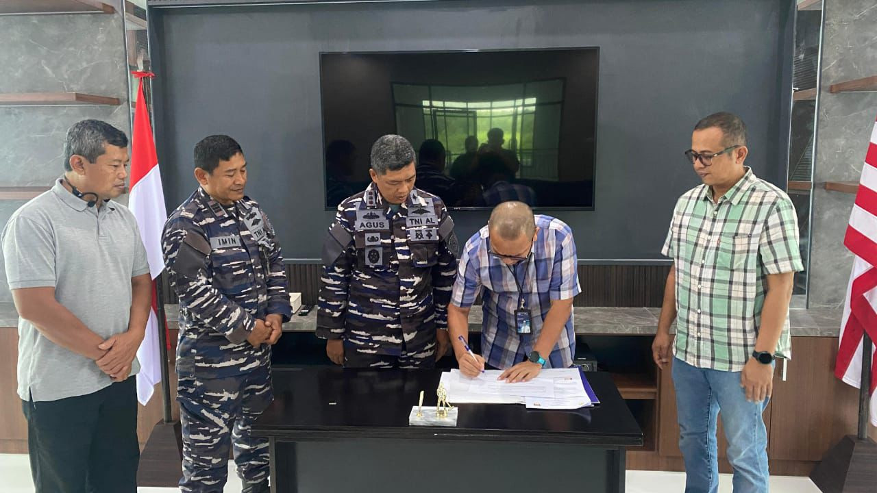 PLN UPT Pekanbaru dan Lanal Bintan Bersinergi Amankan SKLT 150 kV Batam-Bintan