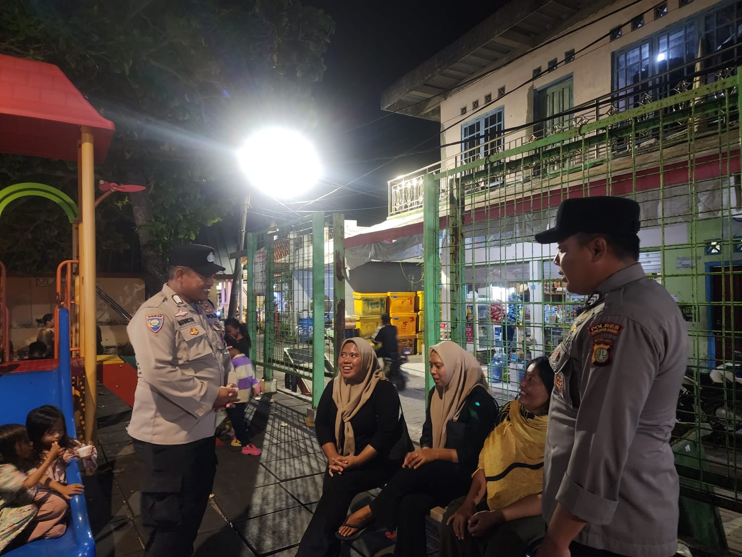 Polisi Humanis Patroli Malam, Cegah Premanisme di Wilayah Kepulauan Seribu Utara