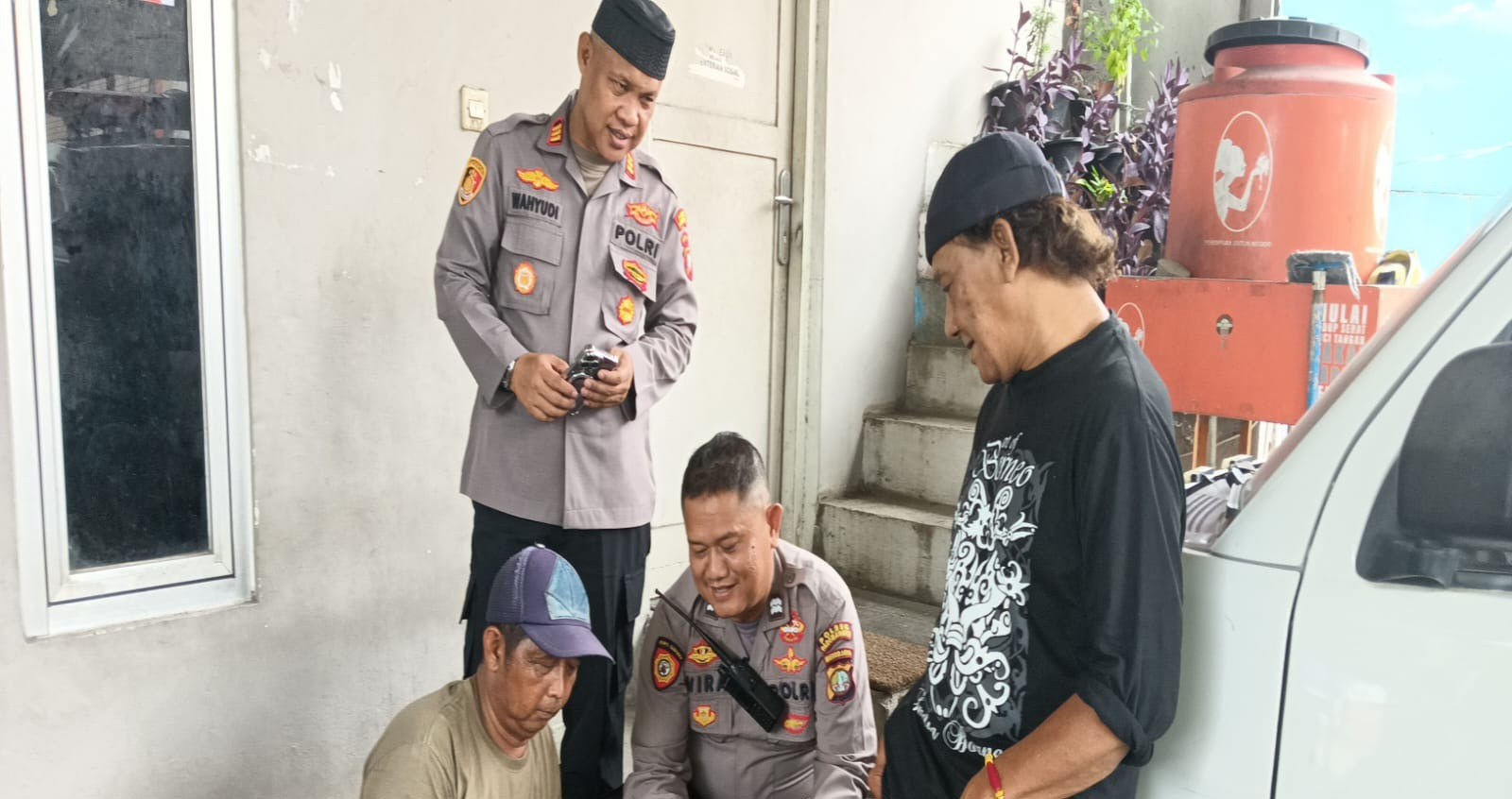 Polsek Pademangan Bersama Pengurus RW Data Warga Mudik Untuk Pengamanan Rumah
