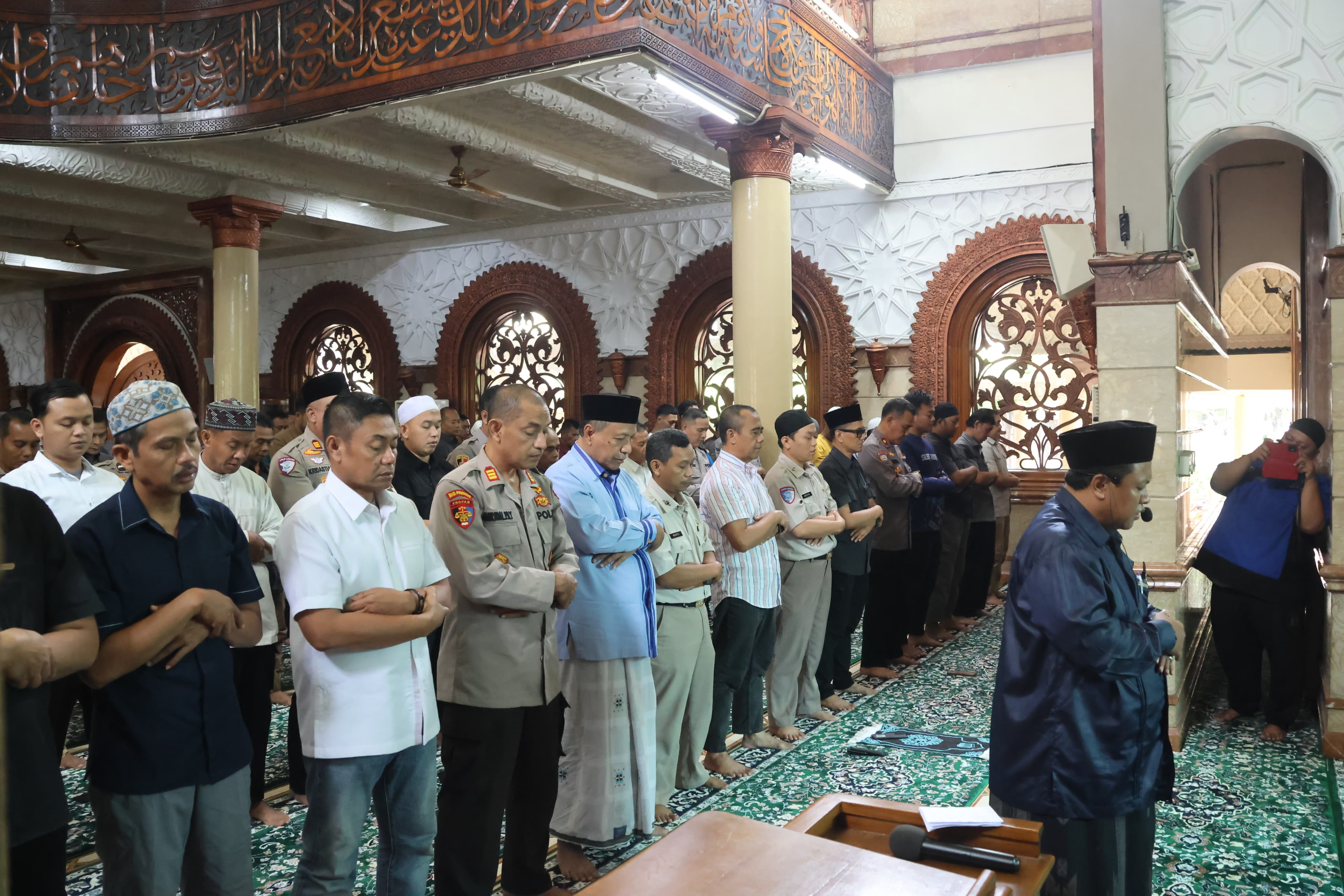 Polda Metro Jaya Gelar Salat Gaib untuk 3 Polisi Yang Gugur di Way Kanan, Lampung