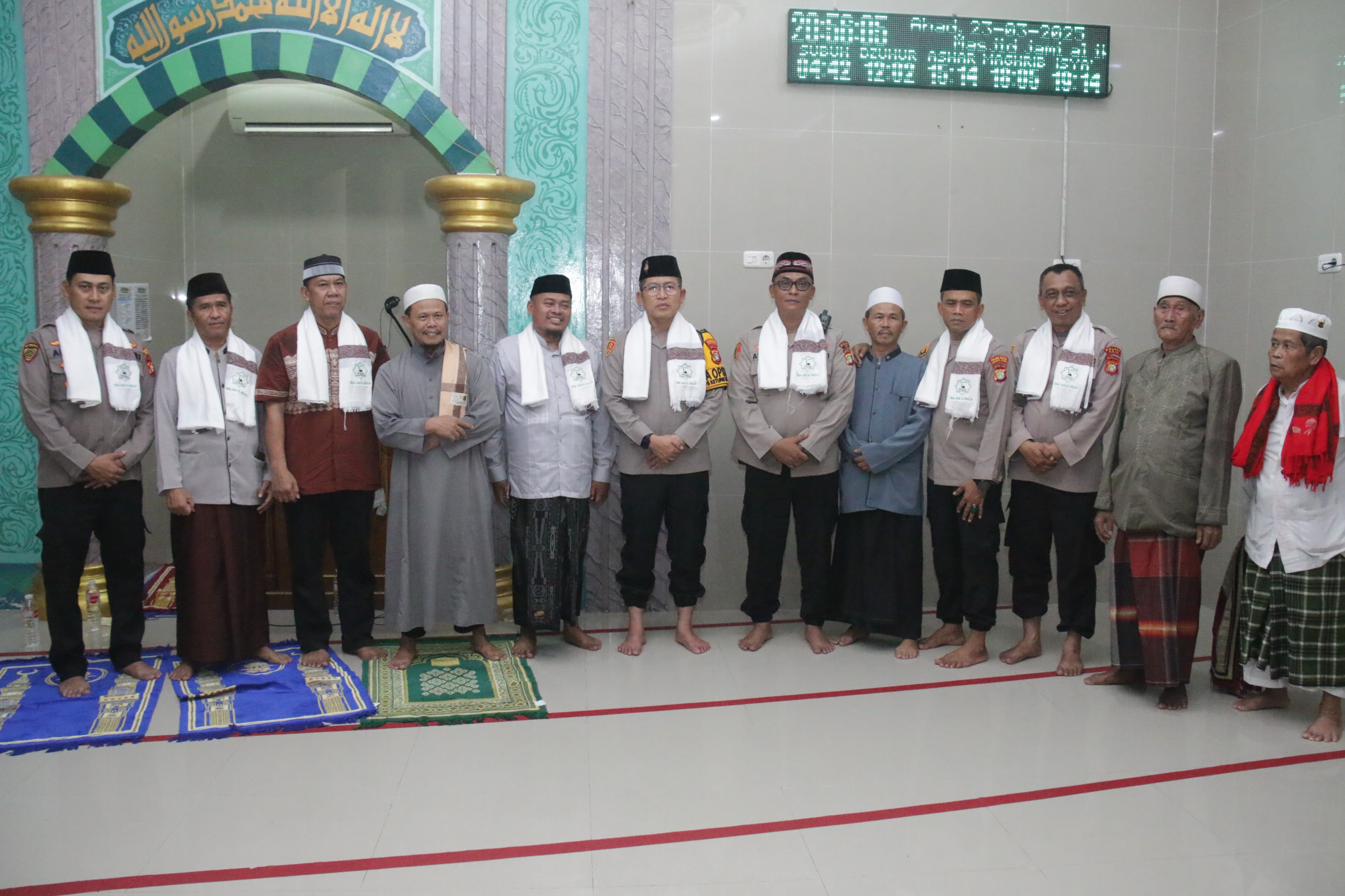 Tarawih Keliling Kapolres Metro Jakarta Utara: Berikan Sosialisasi Hotline 110 dan Pesan Kamtibmas di Masjid Al- Ikhlas