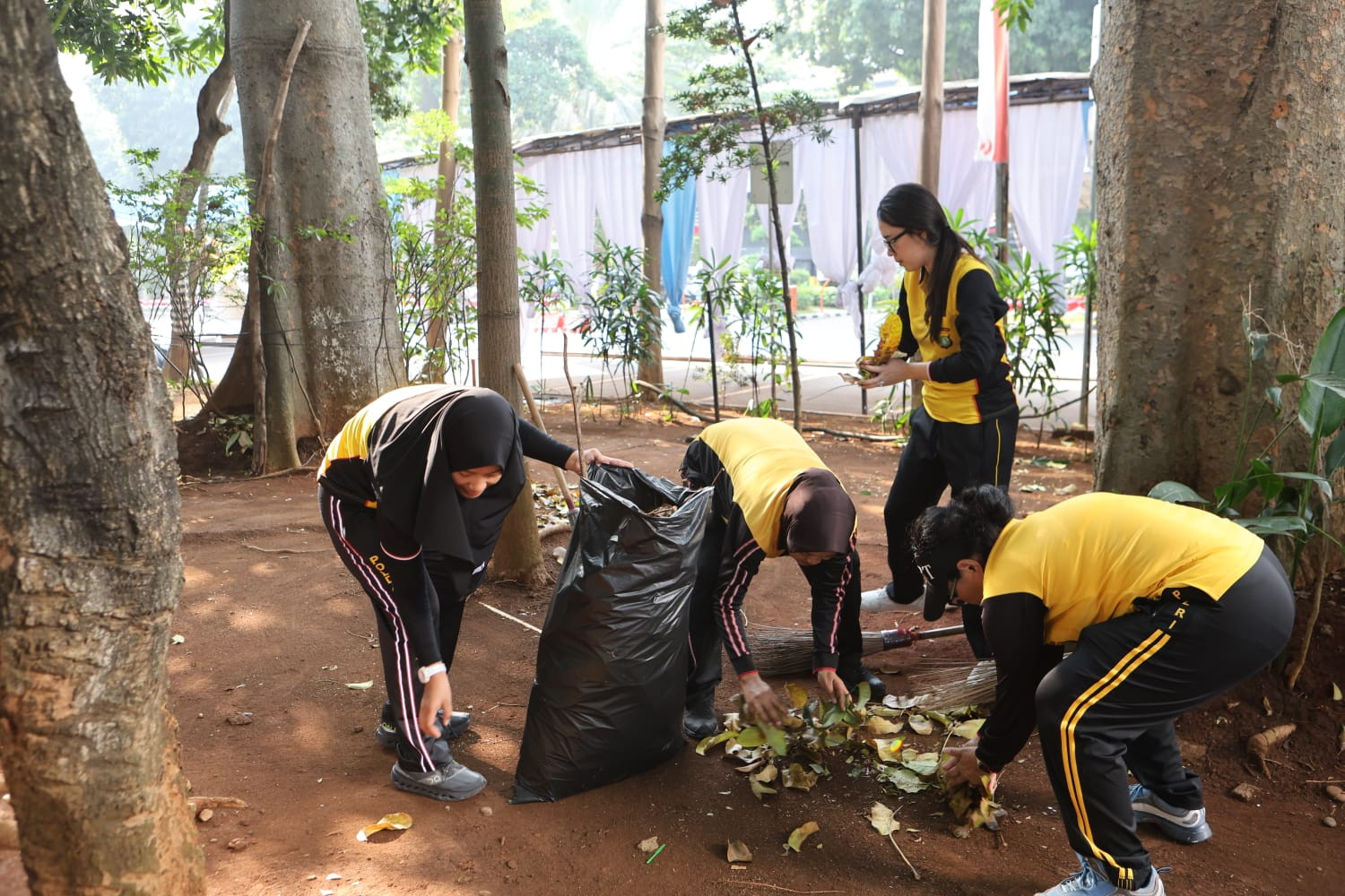 Polwan Polda Metro Jaya Gelar Apel Pagi dan Aksi Bersih-Bersih Serentak Sambut Hari Jadi ke-78