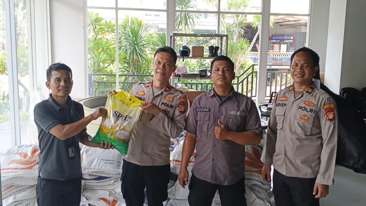 Polsek Metro Penjaringan Bersama Bulog Gelar Gerakan Pangan Murah, Warga Antusias Dapatkan Beras SPHP Terjangkau