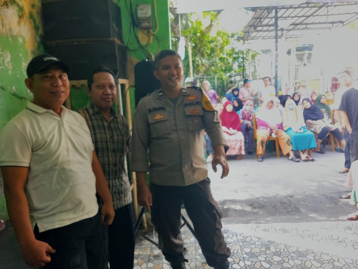 Tzu Chi Salurkan 1.800 Paket Sembako kepada Warga Penjaringan