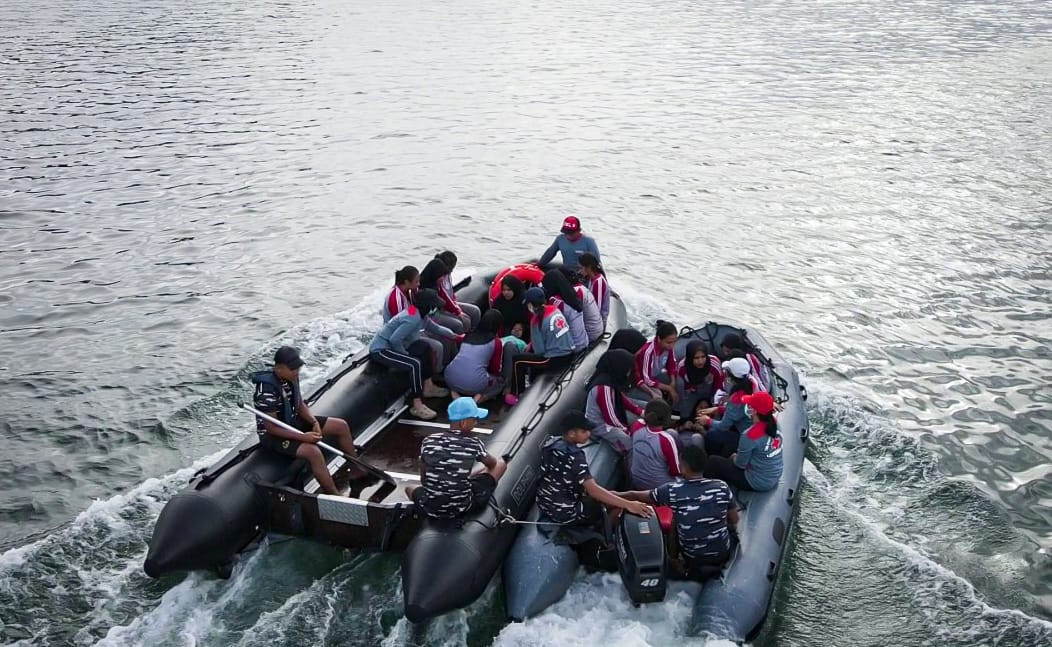 Kodaeral IX Center of Gravity Pembelajaran Kesehatan Matra Laut, Latih Mahasiswa Kebidanan Tolong Persalinan di Perahu Karet