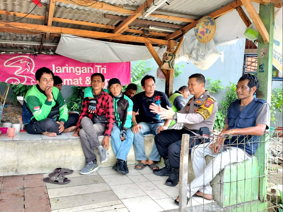 Bhabinkamtibmas Jakamulya Ajak Komunitas Ojol Bersinergi Jaga Keamanan Kota Bekasi