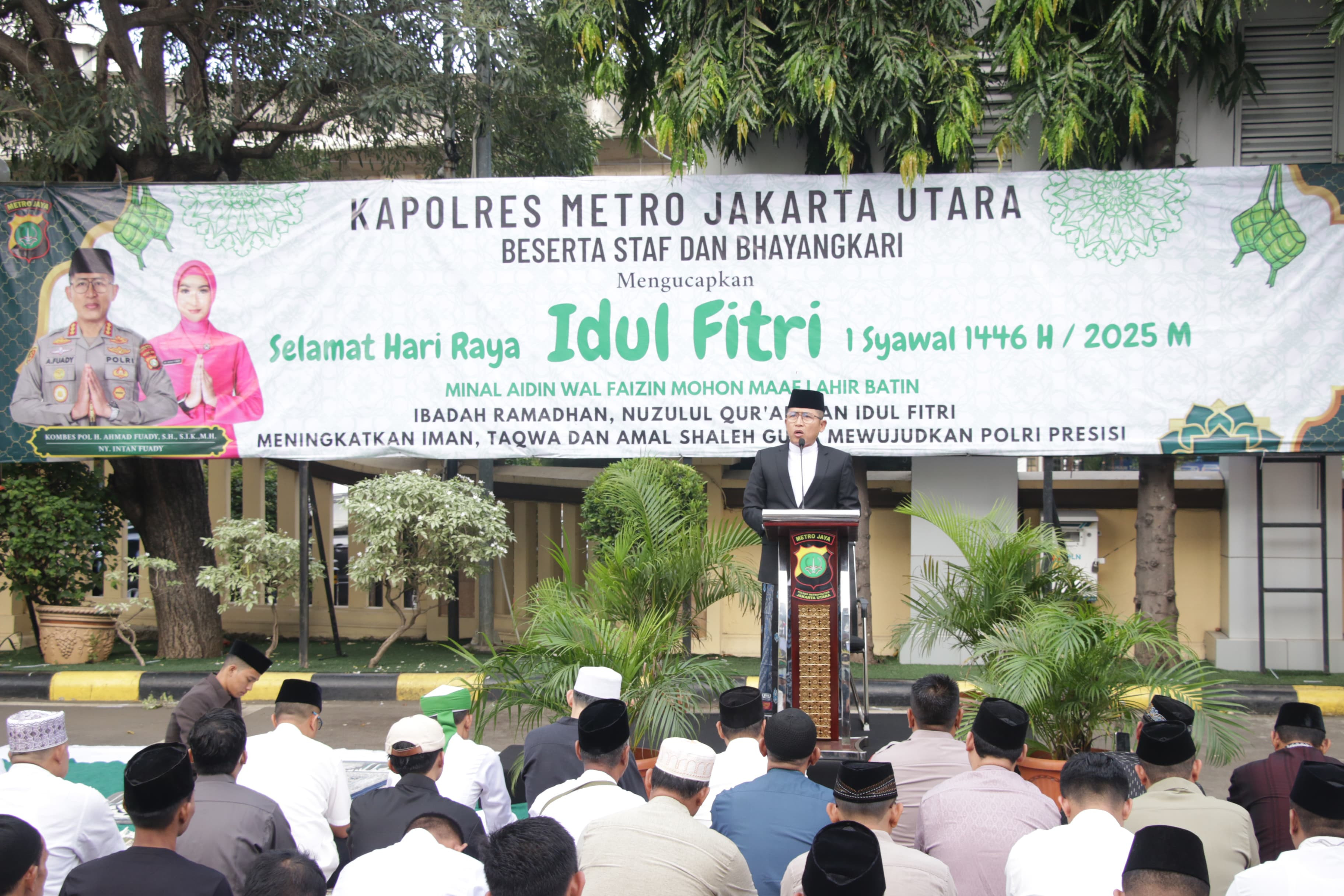 Kapolres Metro Jakarta Utara dan PJU Laksanakan Shalat Idulfitri serta Halal Bihalal