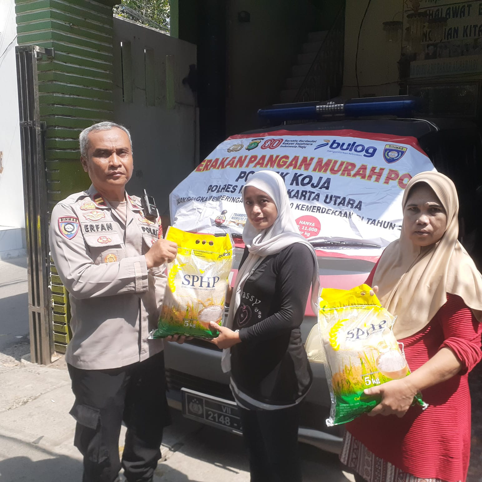 Polsek Koja dan Bulog Gelar Gerakan Pangan Murah, Ratusan Warga Antusias Beli Beras SPHP
