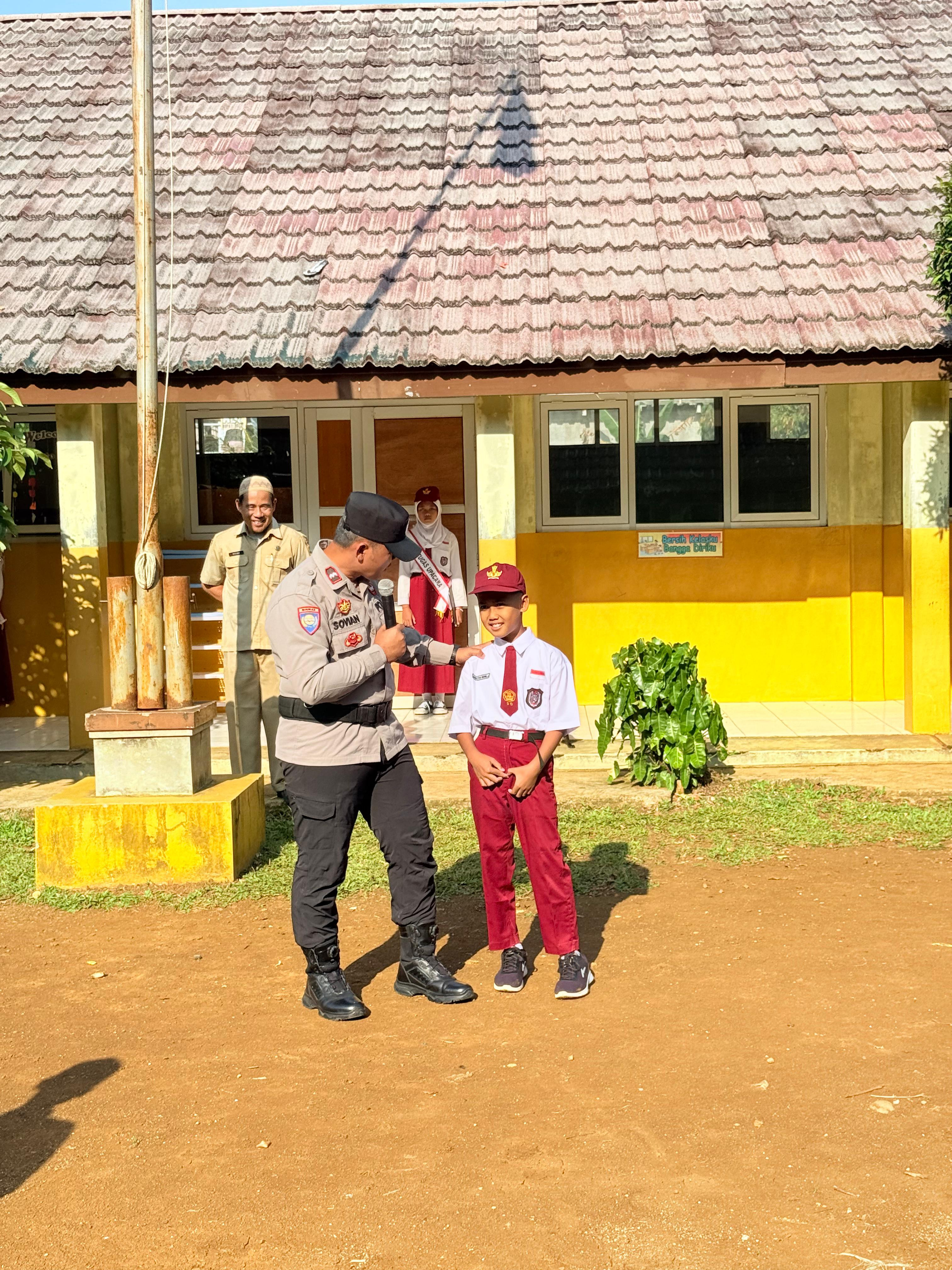 Cegah Bullying Bhabinkamtibmas Ciawi Berikan Himbauan di Sekolah Dasar