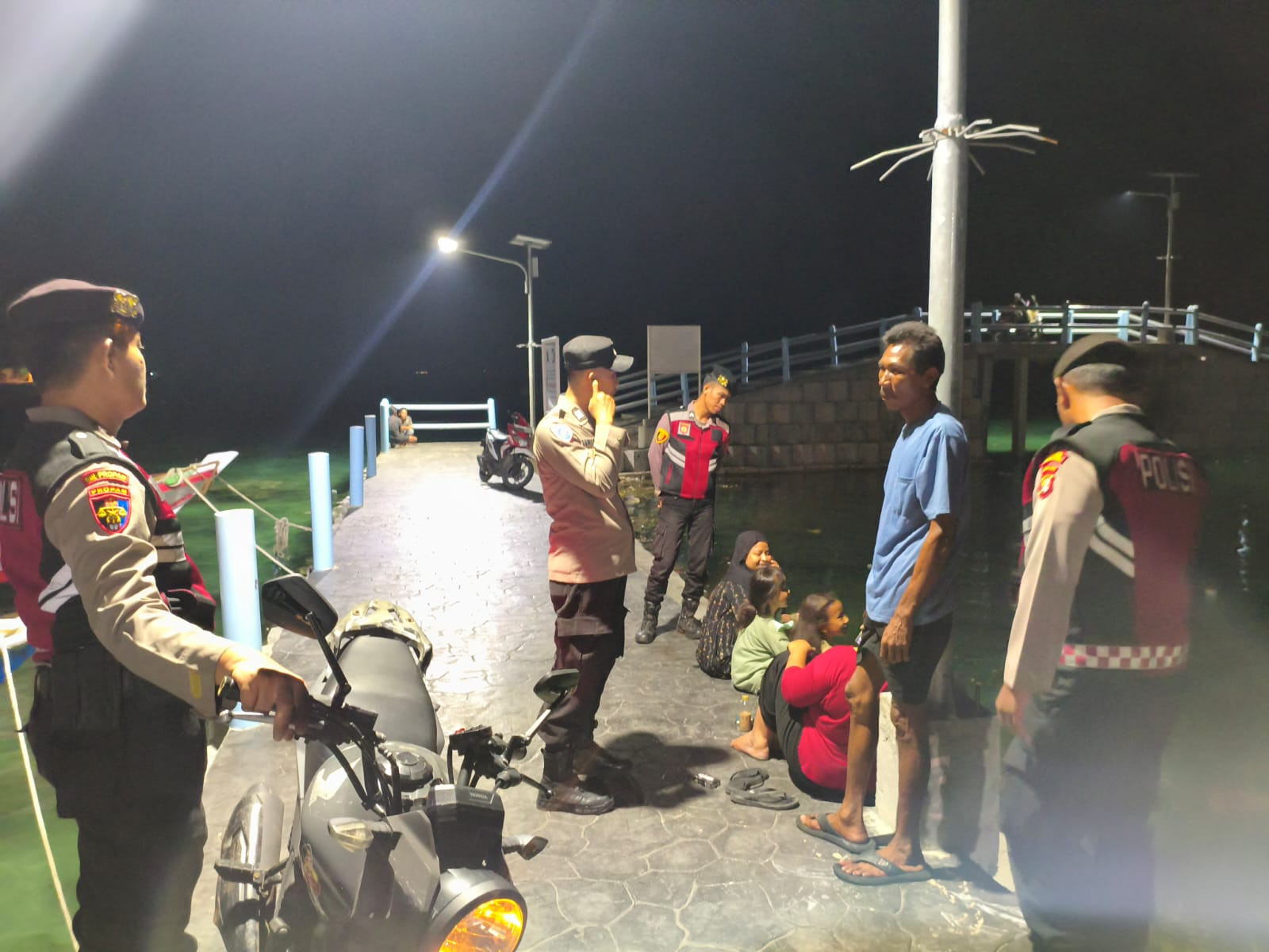 Sinergitas TNI-Polri Bersama Satpol PP dan Potmas, Polsek Kepulauan Seribu Utara Intensifkan Patroli Malam Cegah Guantibmas