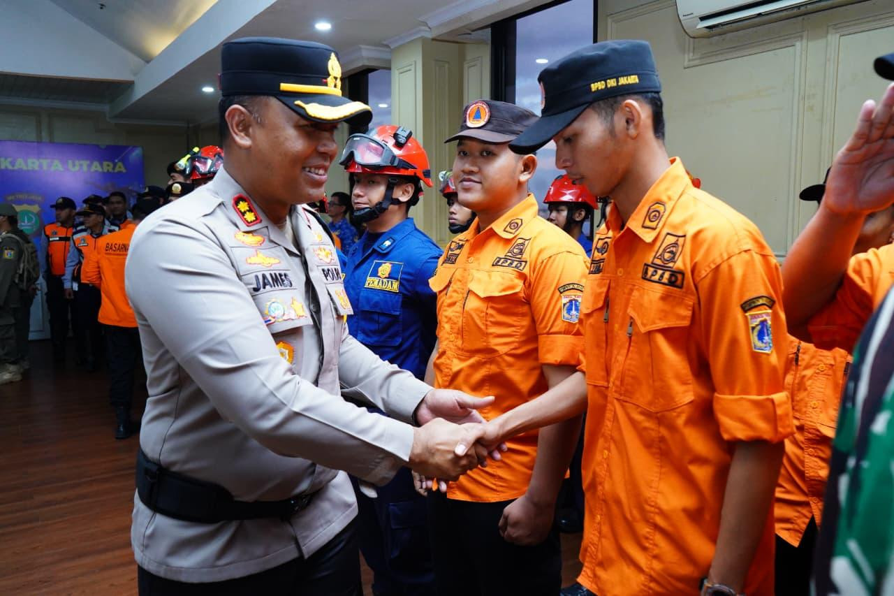 Polres Metro Jakarta Utara Gelar Apel Operasi Lilin Jaya 2025, 338 Personel Amankan Natal dan Tahun Baru