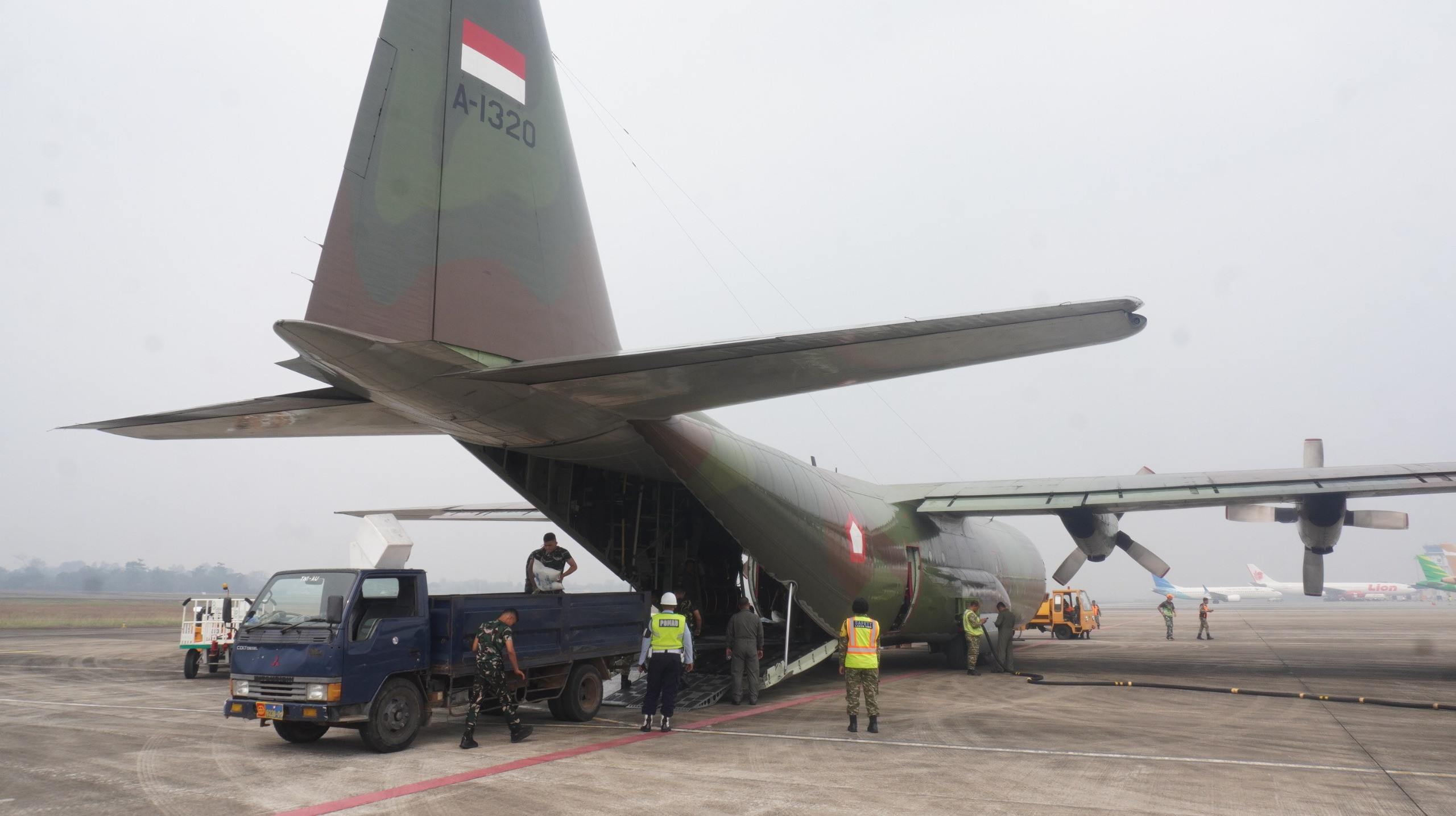 Modifikasi Cuaca Berlanjut, TNI Intensifkan Modifikasi Cuaca di Palembang, Satgas Udara Semai 9 Ton  dry ice dan NaCl