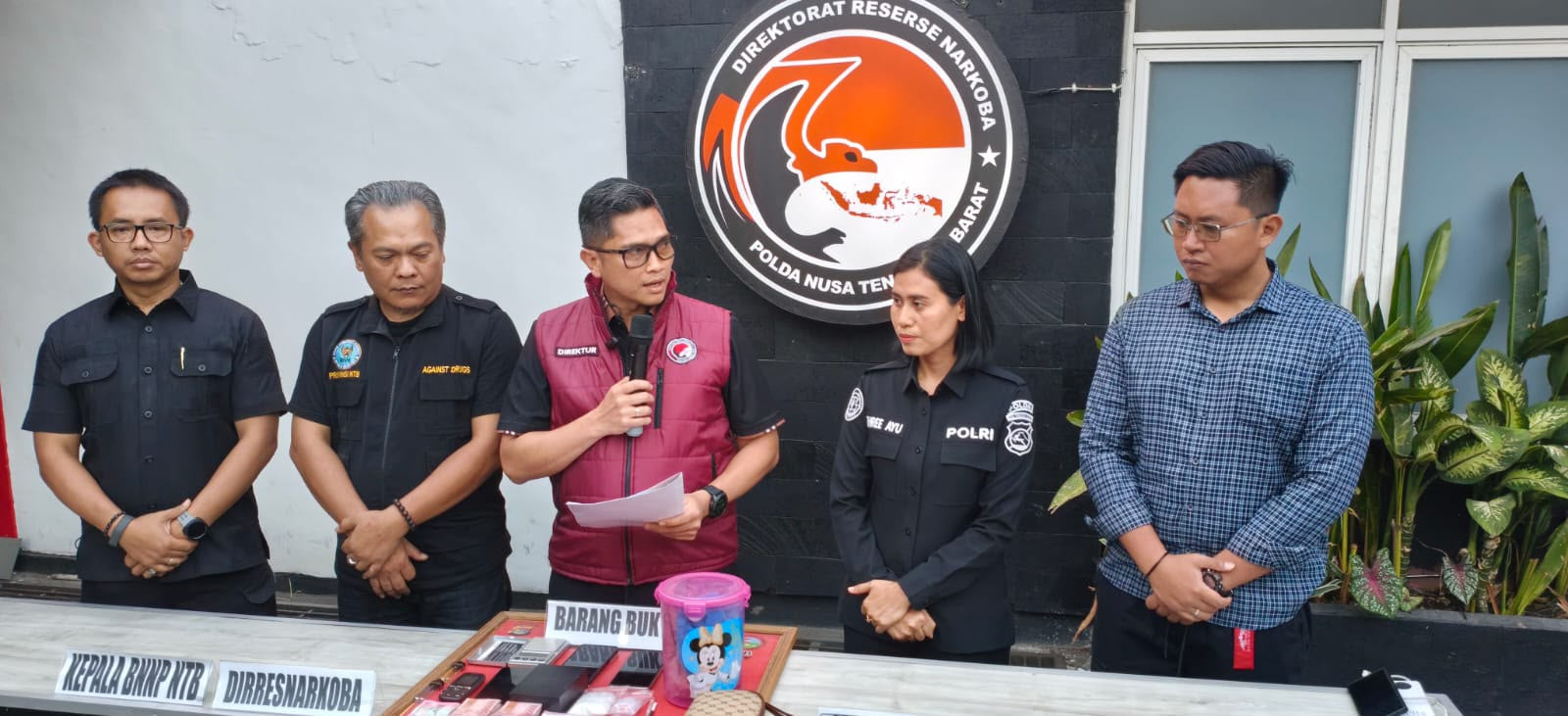 Operasi Gabungan Polda NTB Gerebek Dugaan Sarang Narkoba di Mataram, Sabu 51,58 Gram Disita