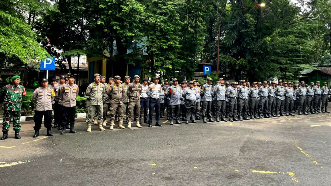 Apel Pengamanan Natal 2025 dan Tahun Baru 2026 Digelar di Bekasi Selatan, 124 Personel Gabungan Disiagakan