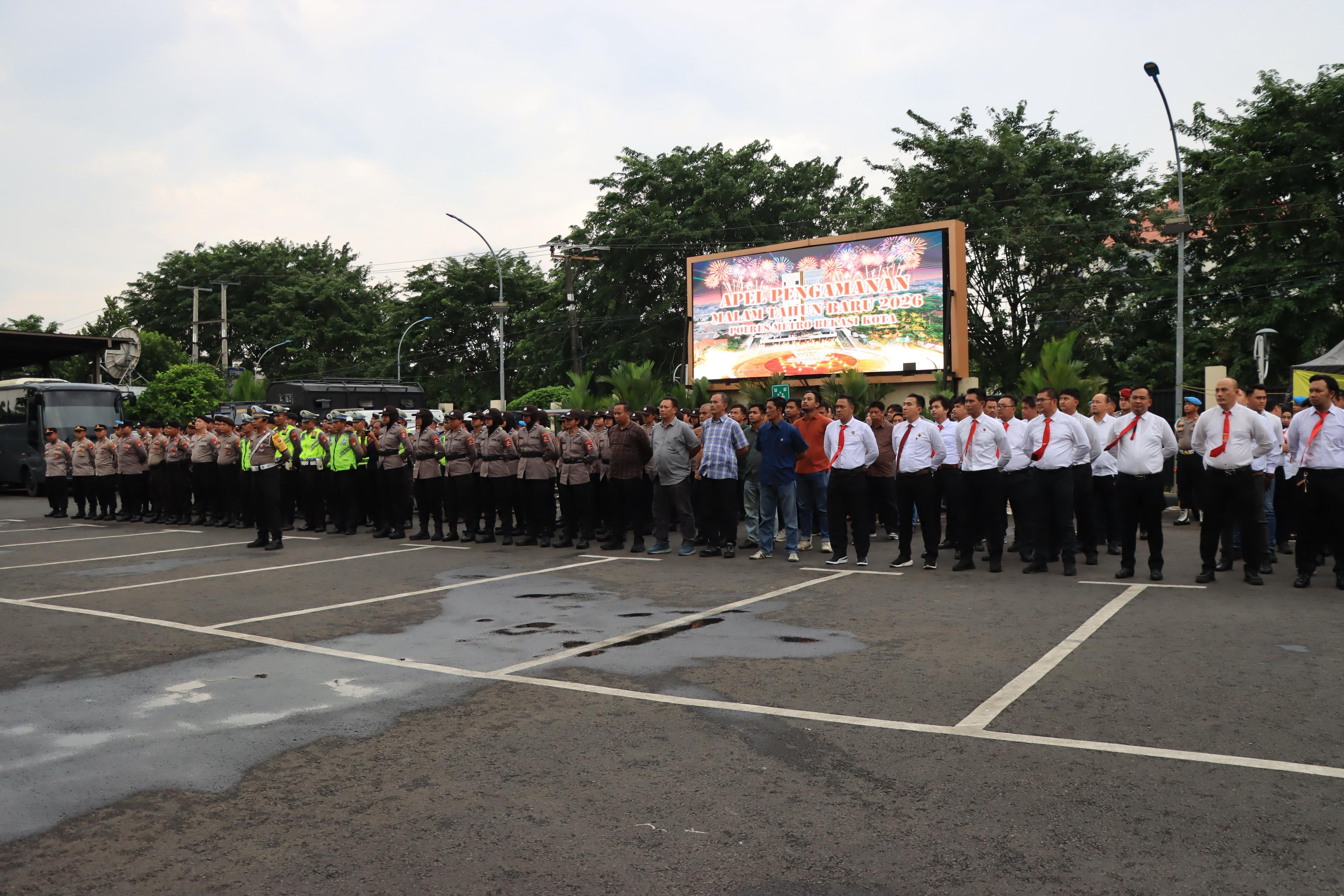 Polres Metro Bekasi Kota Gelar Apel Pengamanan Malam Pergantian Tahun Baru 