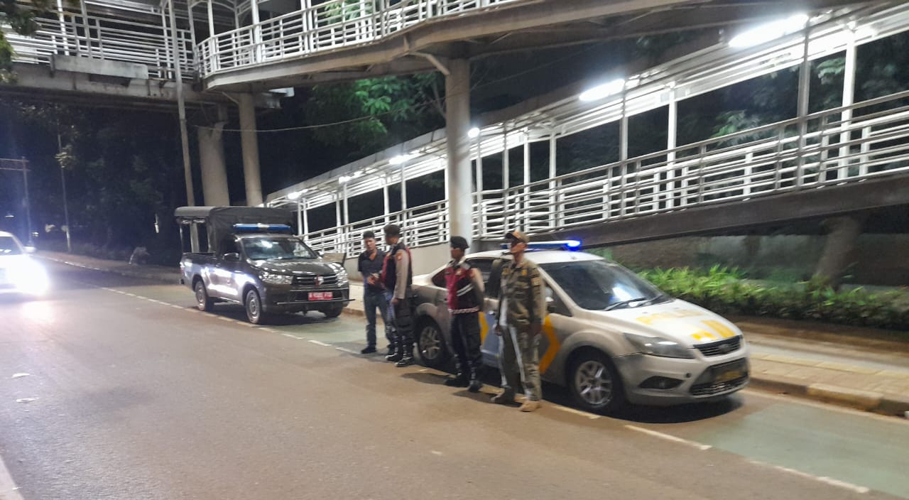 Polsek Kelapa Gading Gelar KRYD dalam Operasi Brantas Jaya 2025: 12 Botol Miras Diamankan