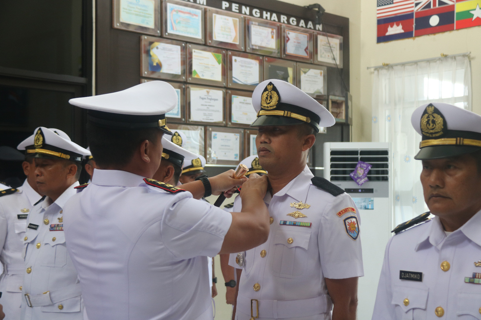 Lanal Bengkulu Laksanakan Tradisi Meelopen Dalam Sertijab Dankal Pulau Mego dan Ratu Samban
