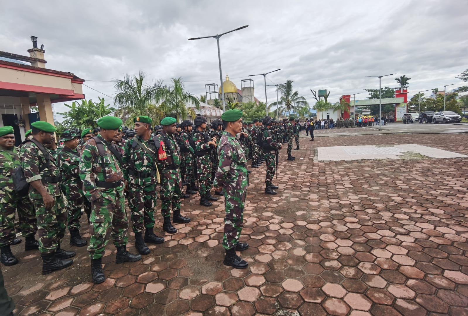 Ciptakan Situasi Wilayah Tetap Kondusif, Kodim 1710/Mimika BKO Polres Laksanakan Apel Gelar Pasukan Jelang Putusan Sengketa Pilkada