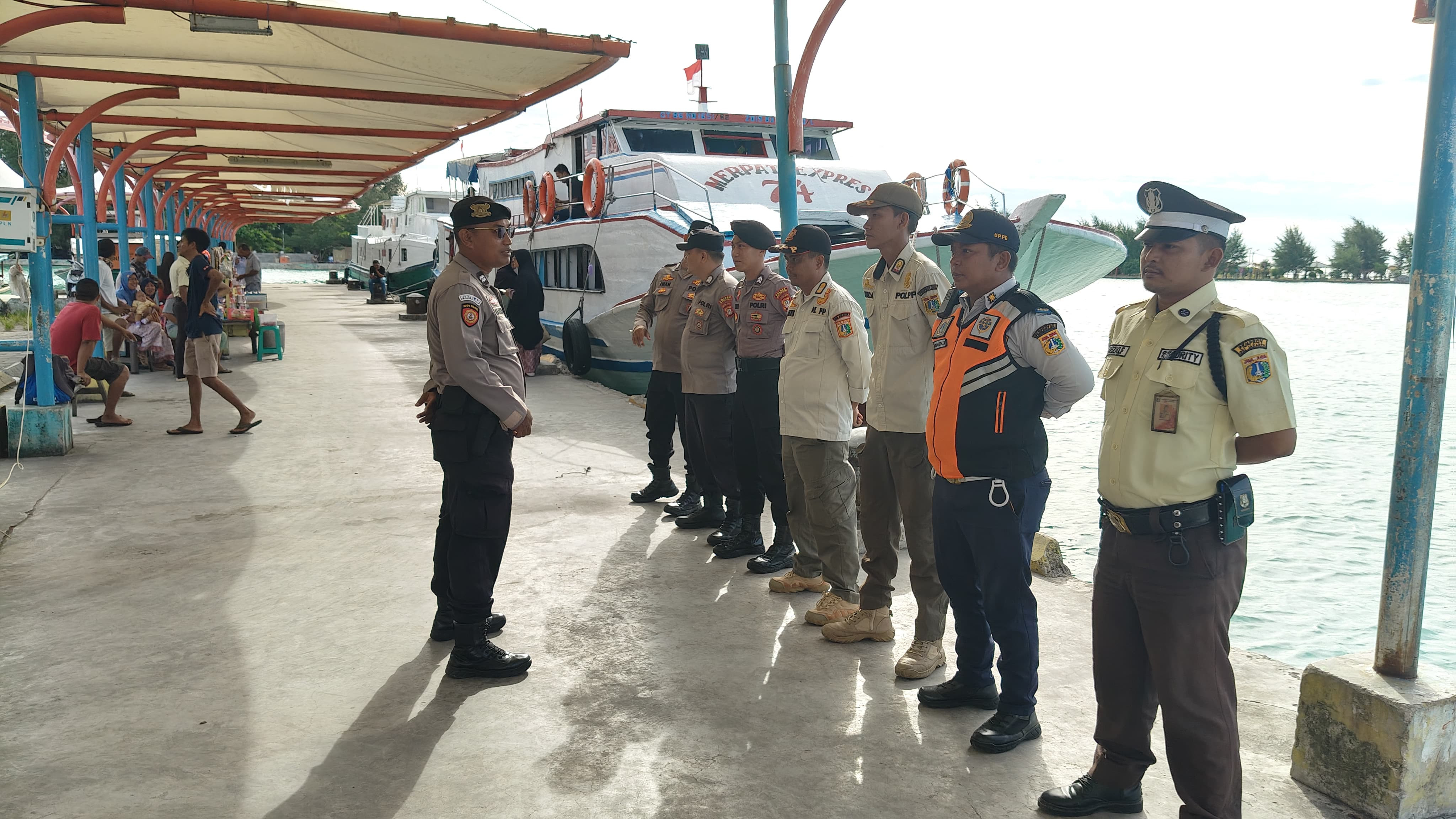 Kapolres Kepulauan Seribu Pastikan Keamanan dan Kenyamanan Wisata Lewat Pengamanan Dermaga di Pulau-Pulau