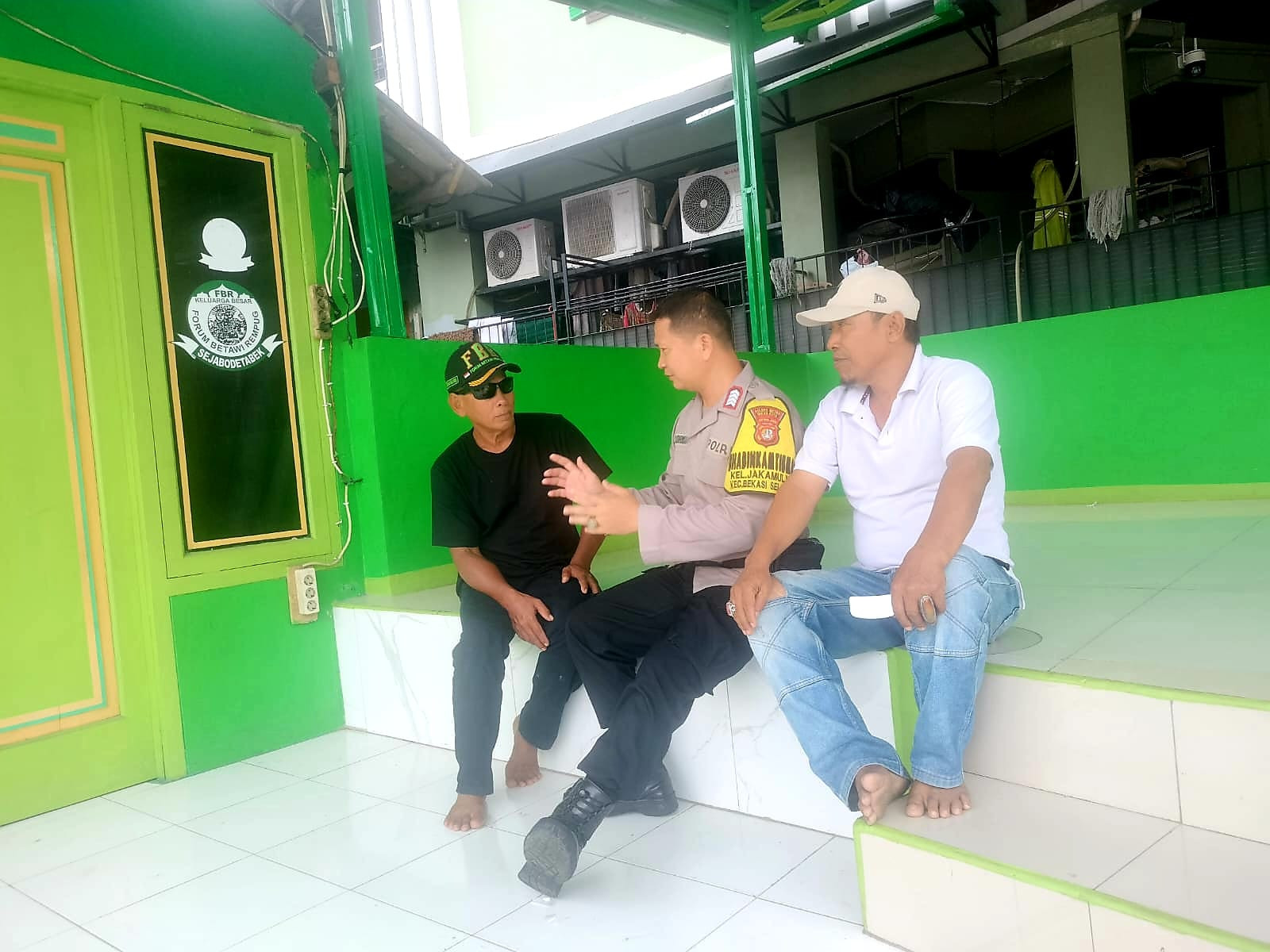 Bhabinkamtibmas Kelurahan Jakamulya Berikan Himbauan Kamtibmas Kepada Anggota Ormas FBR Gardu 050