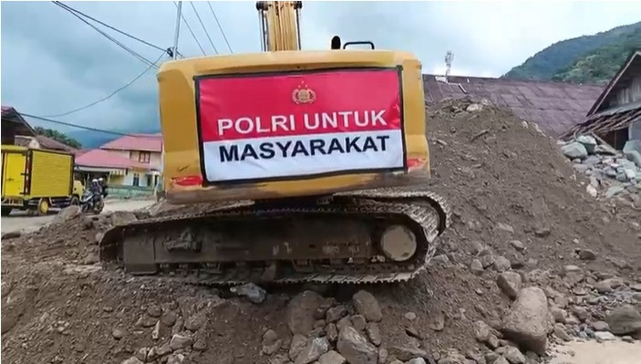 Gotong Royong Pascabanjir, Polres Agam Bersama Warga Normalisasi Sungai Muara Pisang