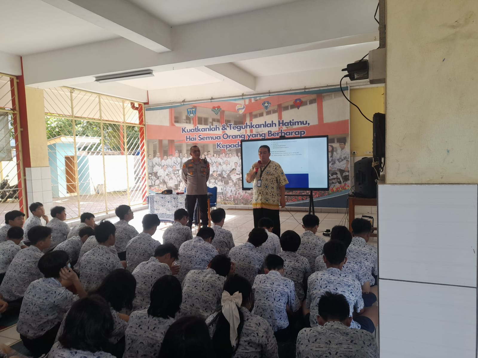 Polsek Koja Sosialisasikan SMA Kemala Taruna Bhayangkara di SMP Marsudirini