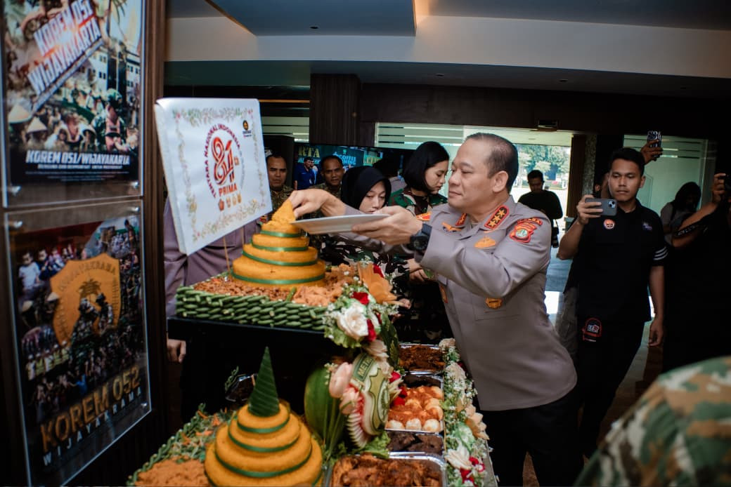 Kapolda Metro Jaya Hadiri Syukuran HUT TNI di Makodam Jaya