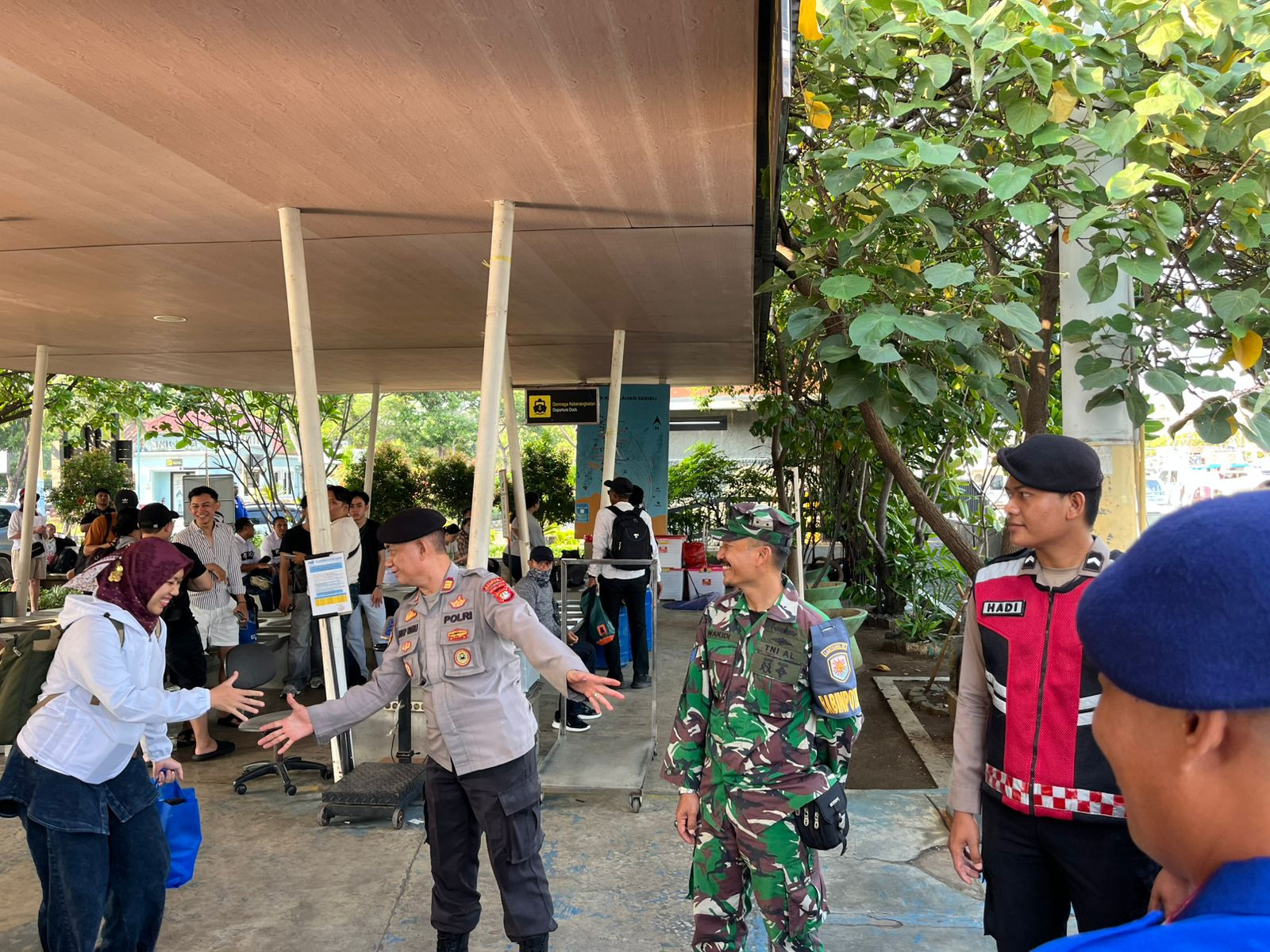 Polres Kepulauan Seribu, TNI, dan Instansi Terkait Amankan Keberangkatan Wisatawan, Imbau Waspada Cuaca Buruk dan Utamakan Keselamatan