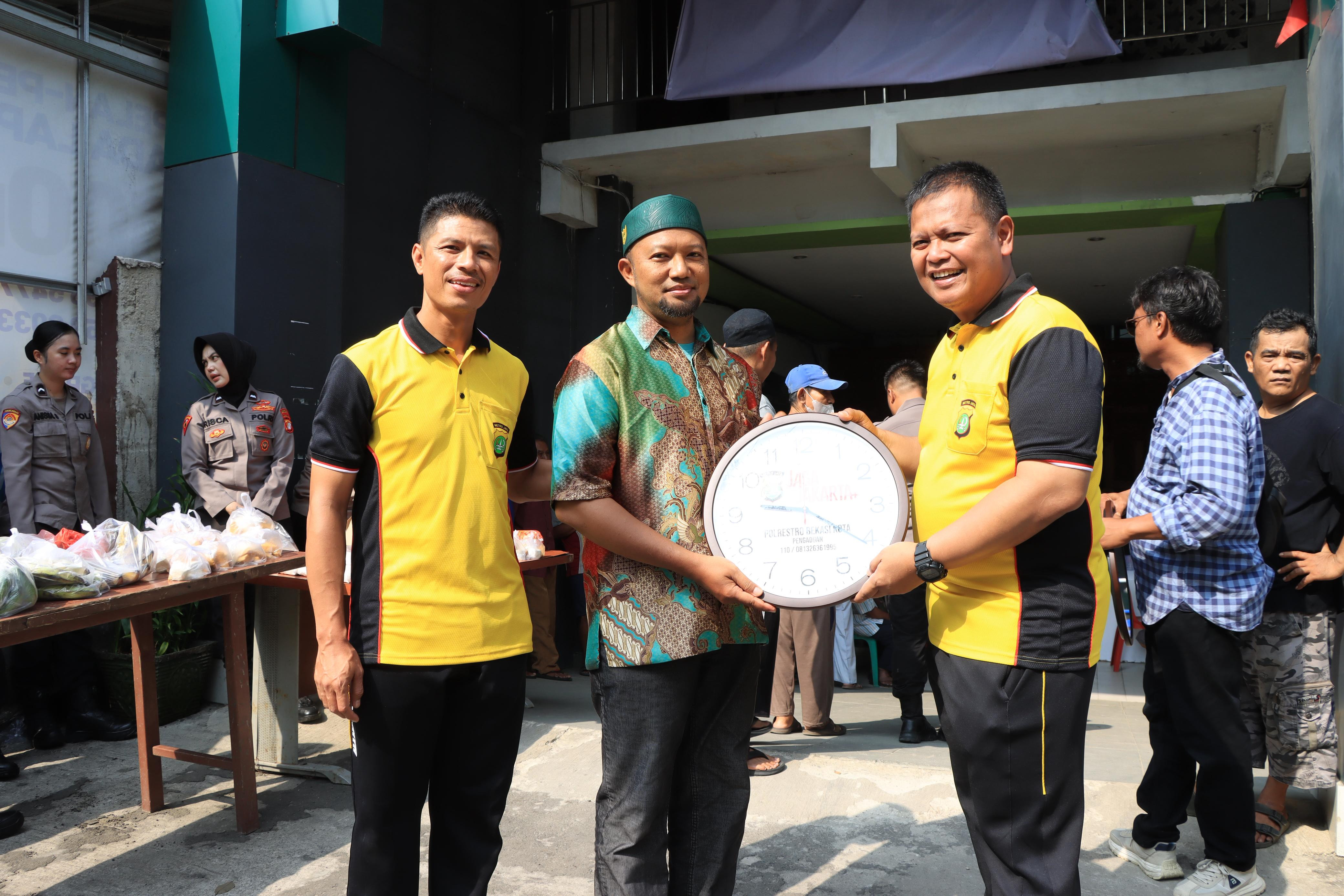 Polres Metro Bekasi Kota Gelar Baksos dan Pemeriksaan Kesehatan Gratis untuk Warga