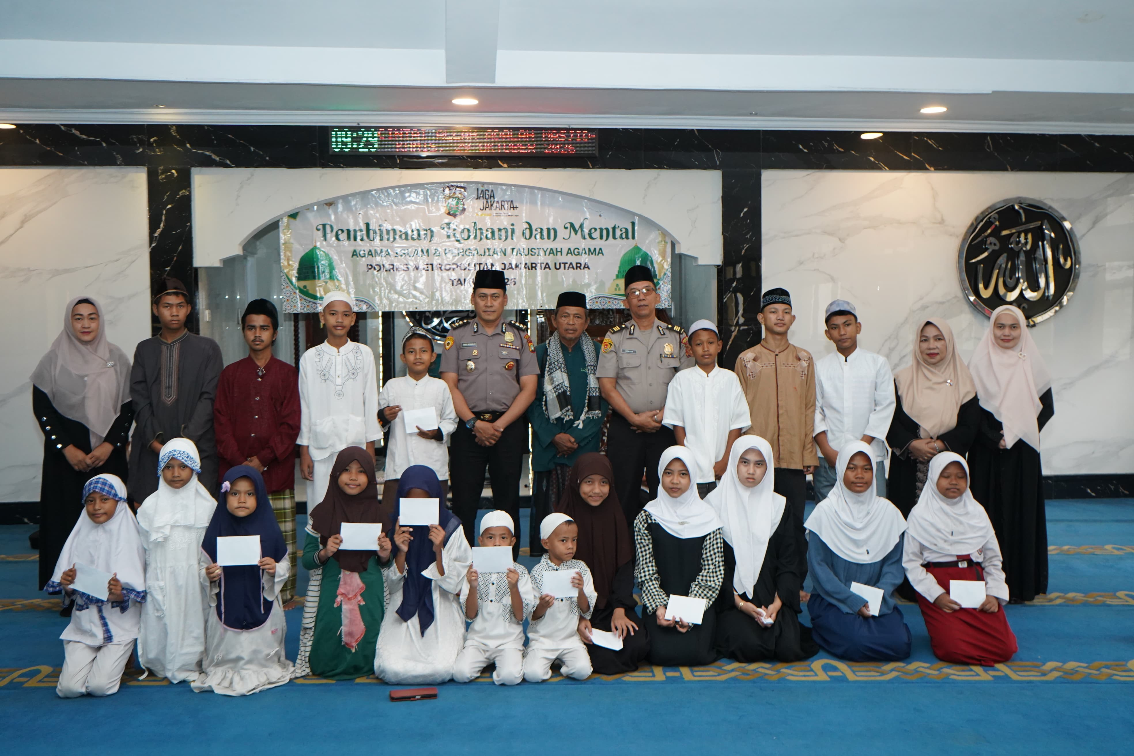 Polres Metro Jakarta Utara Perkuat Mental dan Kepedulian Sosial Gelar Pengajian dan Santunan Anak Yatim