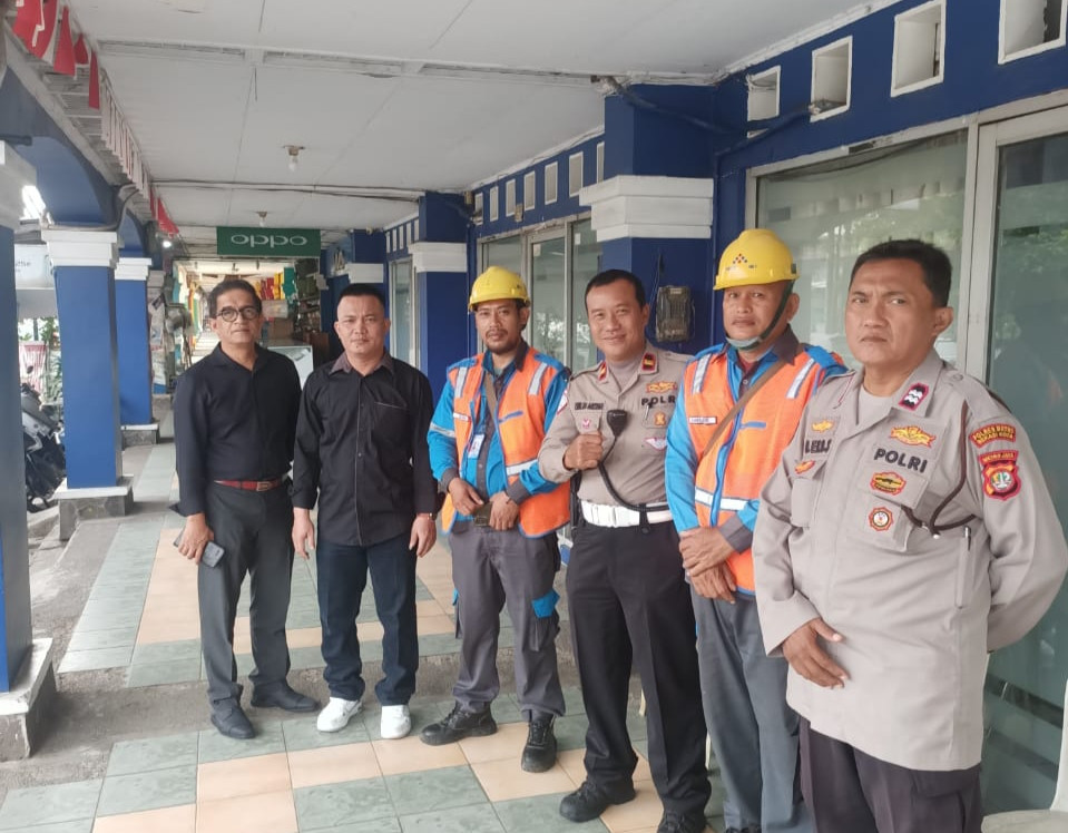 PENGAMANAN PERAYAAN IBADAH JUM'AT AGUNG OLEH POLSEK BANTAR GEBANG