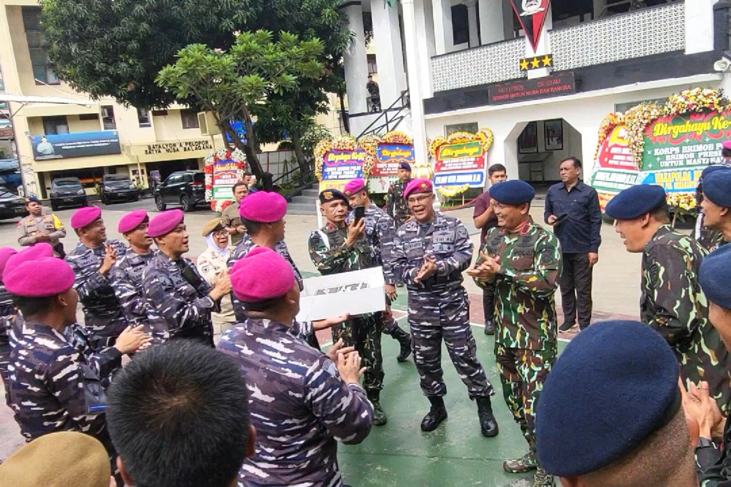 Marinir TNI AL Kunjungi Mako Brimob di Momentum HUT ke-80 Korps Brimob