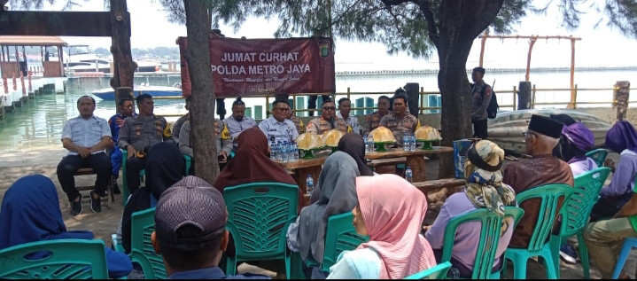 Kapolres Kepulauan Seribu Gelar Jumat Curhat di Pulau Lancang, Sampaikan Pesan Kamtibmas