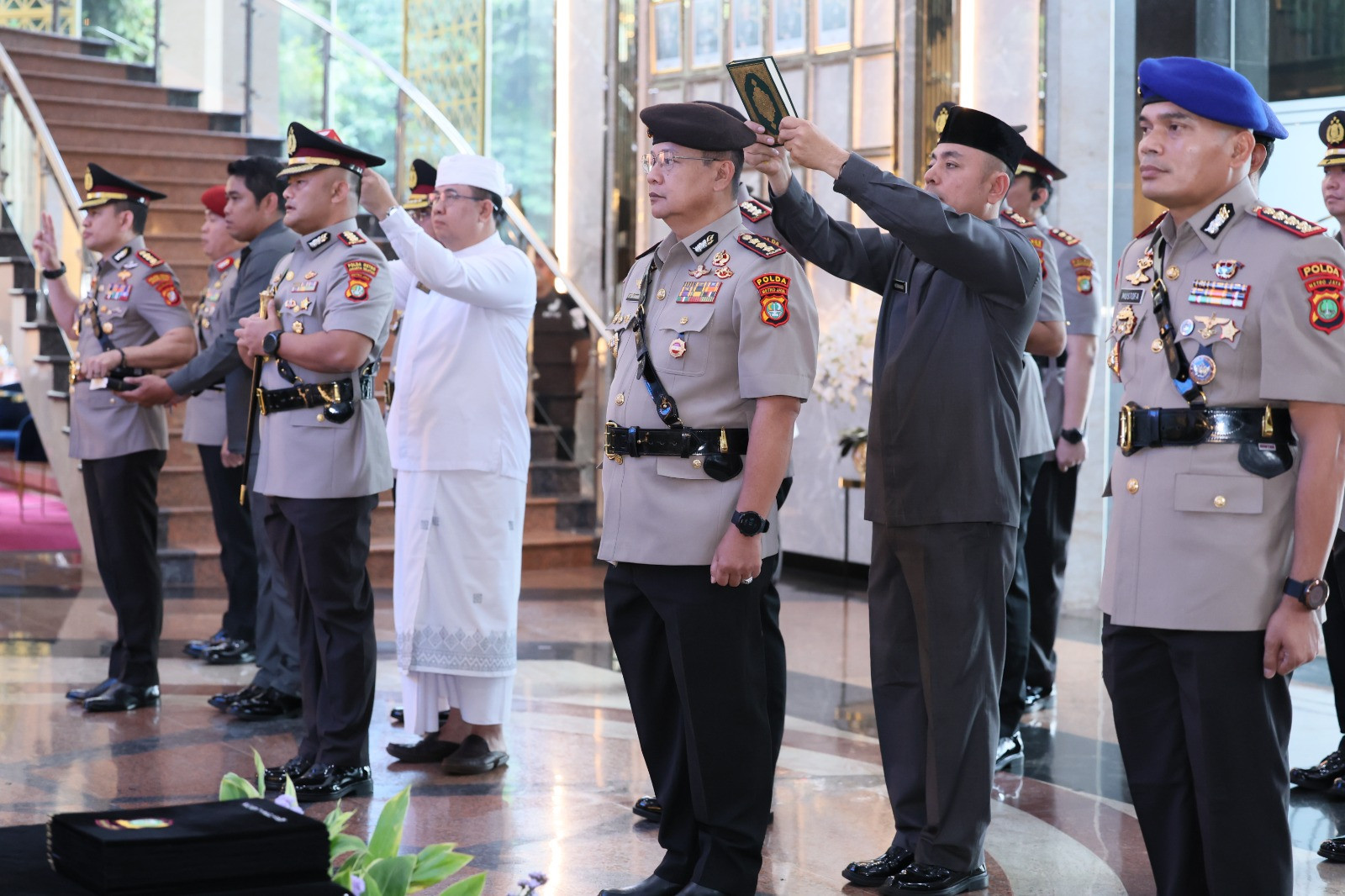 Rotasi Jabatan, Kapolda Metro Jaya Resmi Lantik Pejabat Utama dan Kapolres Jajaran