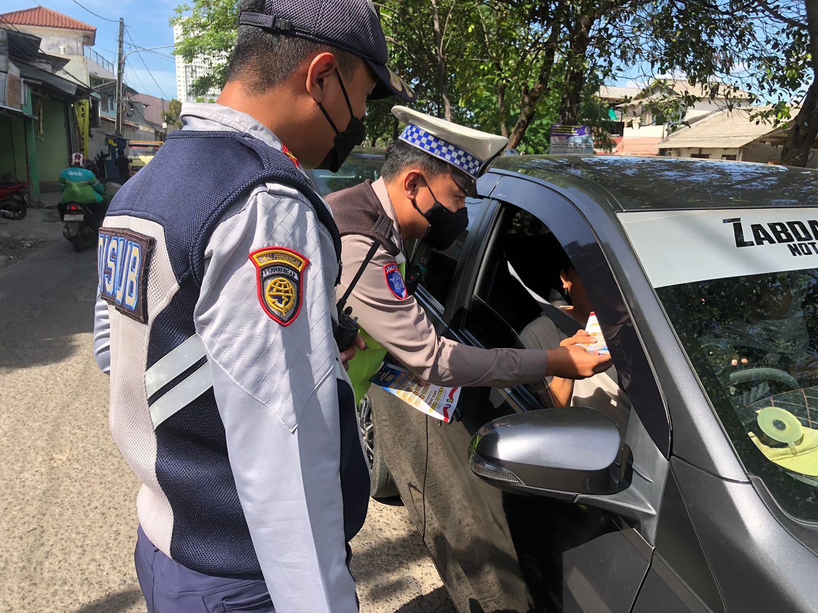 Tim Pengawas Ops Zebra Polres Bekasi Kota Turun, 13 Pengendara di Bekasi Utara Ditegur Humanis Tak Pakai Helm