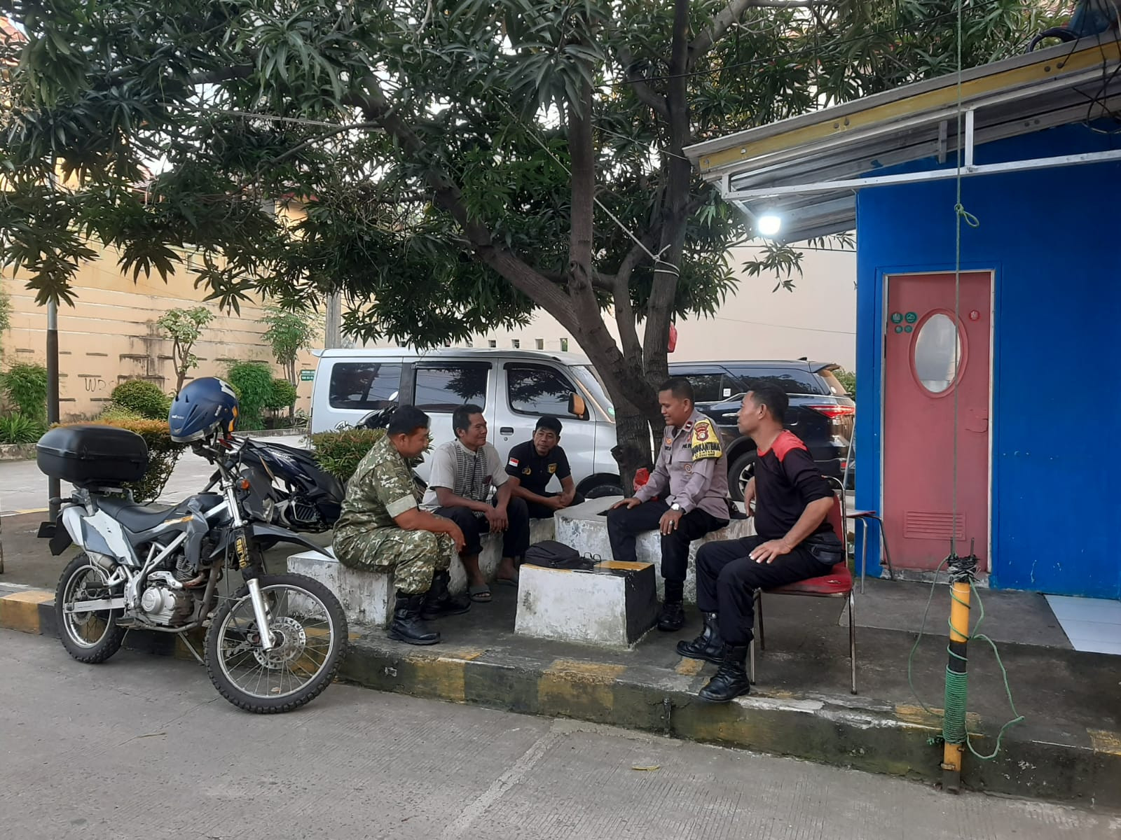 Sinergitas TNI - Polri Dalam Menjaga Wilayah Bintara Polsek Bekasi Barat