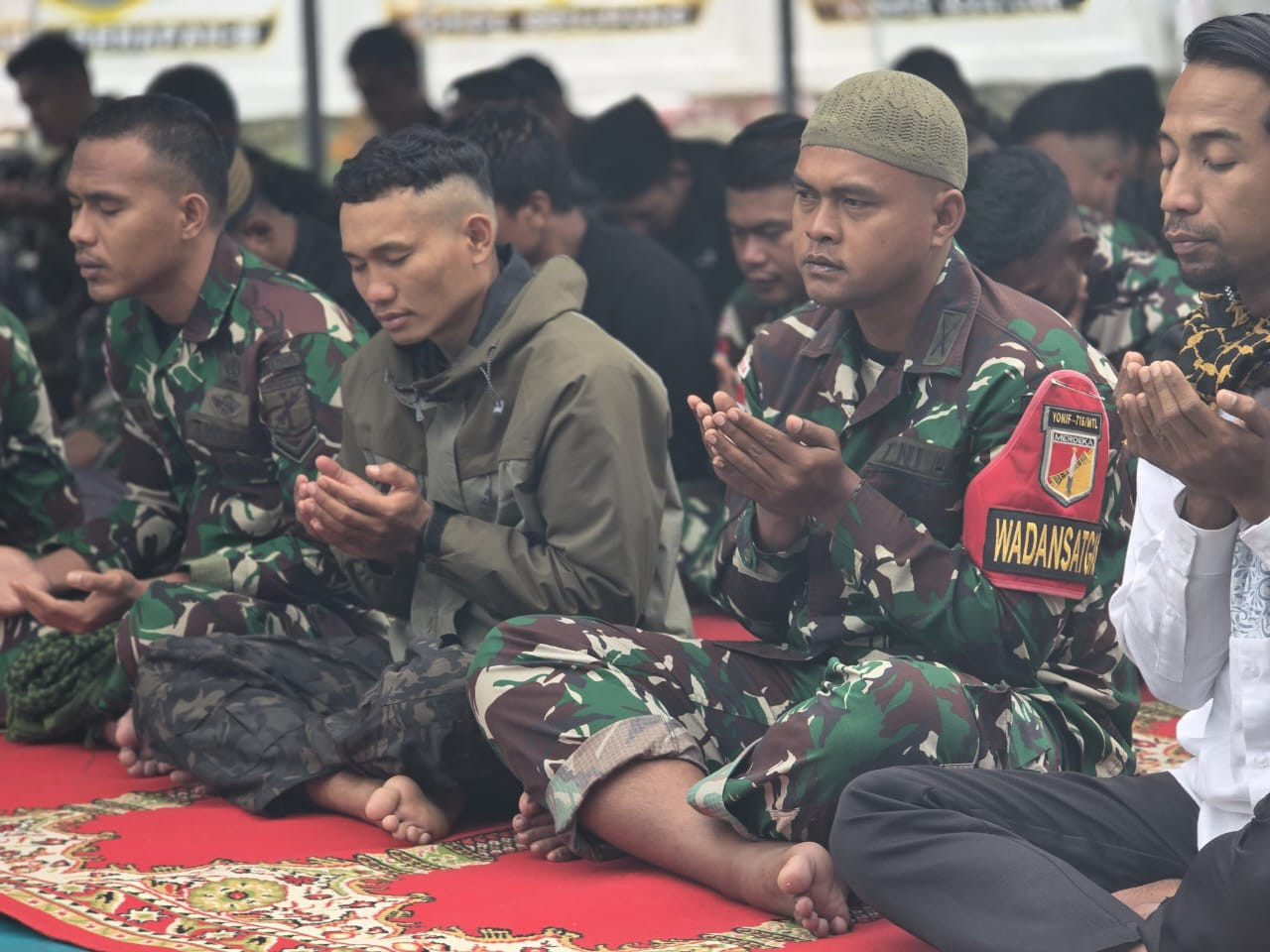 Satgas Yonif 715/Mtl Rayakan Idul Fitri 1446 H Dengan Khusyuk di Daerah Penugasan