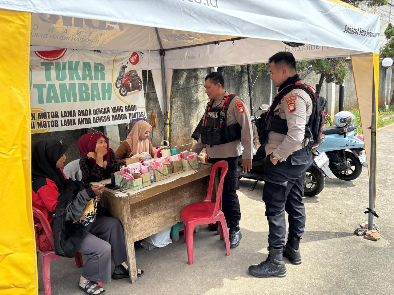 Ciptakan Rasa Aman di Pusat Keramaian, Tim Patroli Presisi Polres Bekasi Kota Sisir Hypermall hingga Permukiman