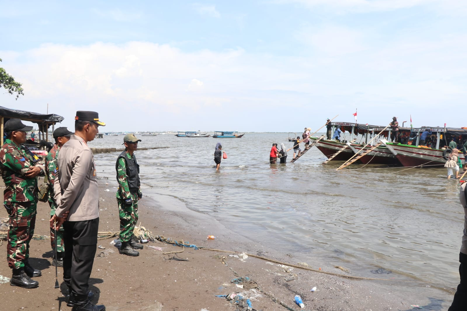 Libur Lebaran 2025, Kapolres Metro Tangerang Kota Pantau Wisata Pantai Ramai Pengunjung, Ini Pesannya