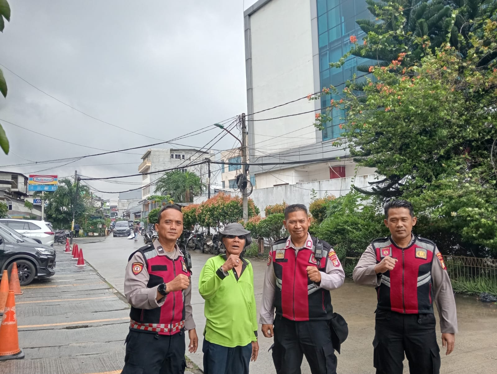 Polsek Pademangan Gelar Patroli Jalan Kaki, Perkuat Program “Jaga Lingkungan” di Kampung Muka