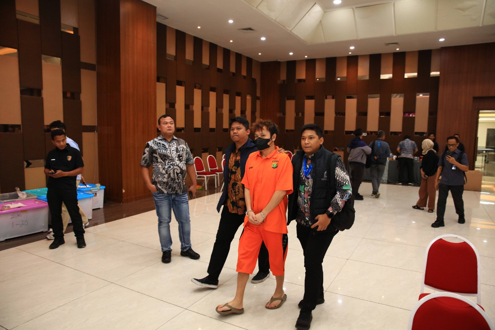 Polri Tangkap Buronan Interpol Beijing, Tegaskan Komitmen Berantas Kejahatan Transnasional