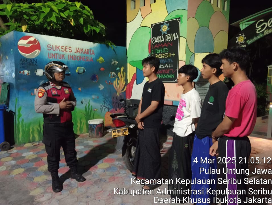 Polsek Kepulauan Seribu Selatan Gelar Patroli Malam Perintis Presisi di Pulau Untung Jawa, Cegah Gangguan Kamtibmas